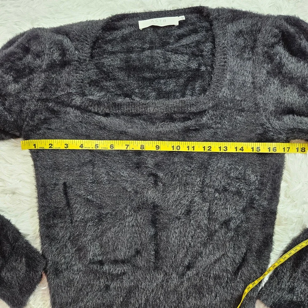 ASTR the label Women's Black Fuzzy Square Neck Long Sleeve Sweater. Size‎ L